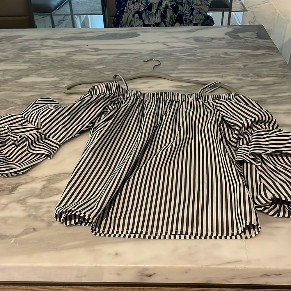 Beautiful top, very soft material. For every occasion